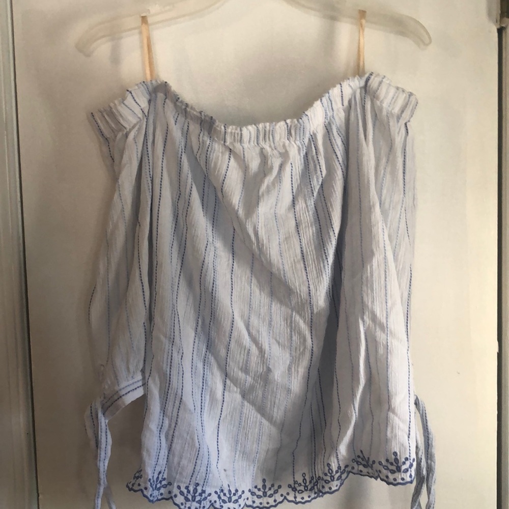 Off shoulder shirt